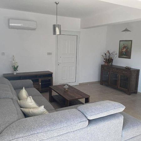Cosy Apartment In Kato Paphos With Pool Access ภายนอก รูปภาพ