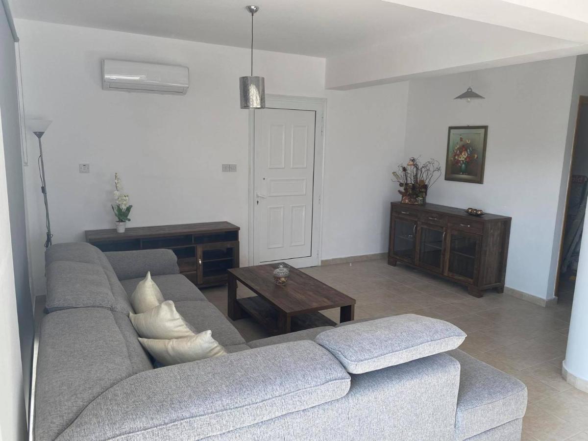 Cosy Apartment In Kato Paphos With Pool Access ภายนอก รูปภาพ