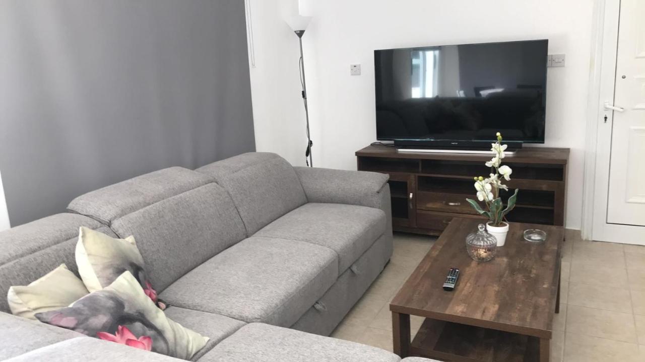 Cosy Apartment In Kato Paphos With Pool Access ภายนอก รูปภาพ