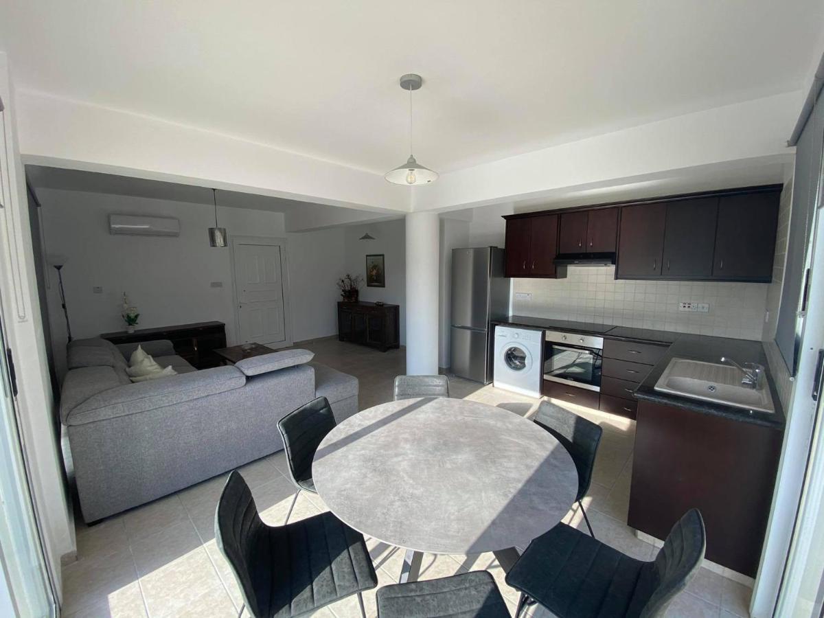 Cosy Apartment In Kato Paphos With Pool Access ภายนอก รูปภาพ